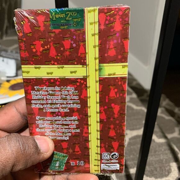 MetaZoo Cryptid nation Comes with 5 different wrapping papers,& 5 packs of cards - Picture 5 of 8